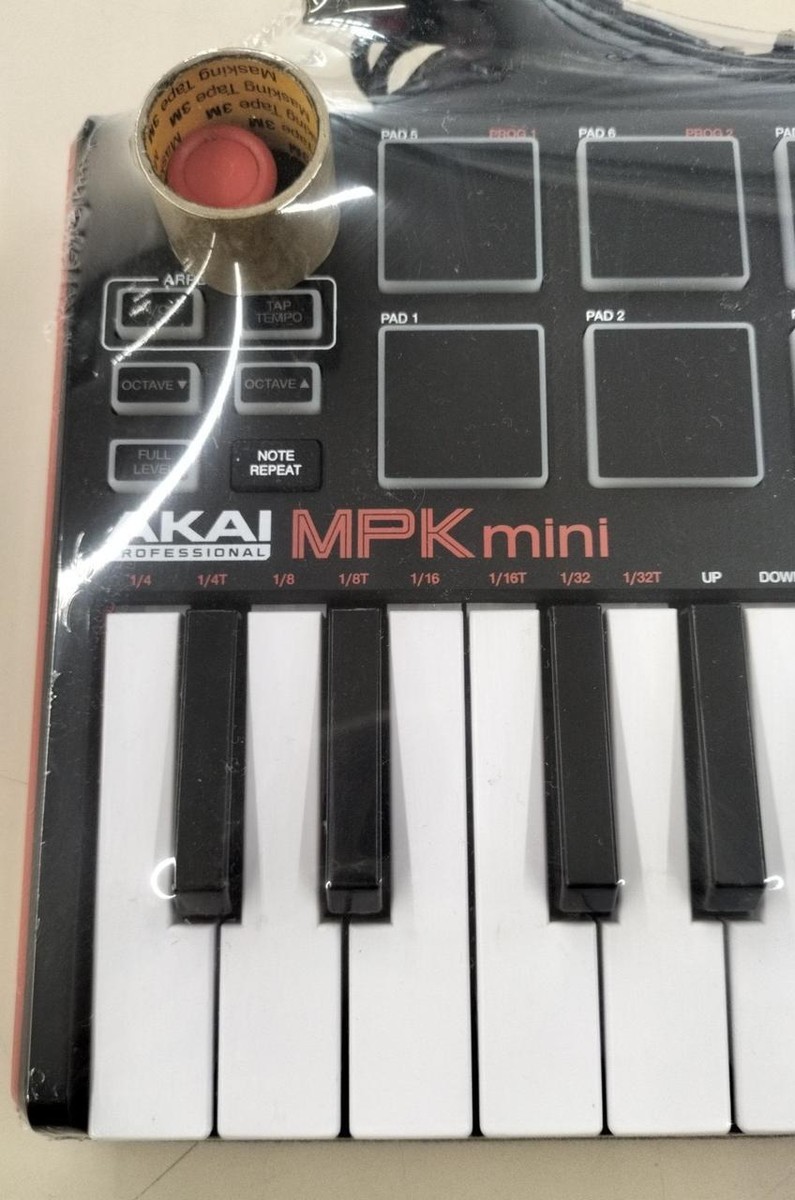 Akai Professional MPK MIDI Keyboard -Excellent Working