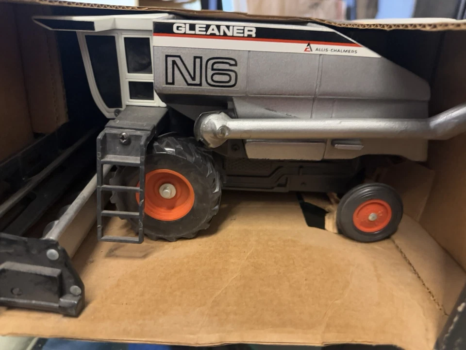 1/24 ALLIS-CHALMERS GLEANER N6 COMBINE - Image 4 of 4