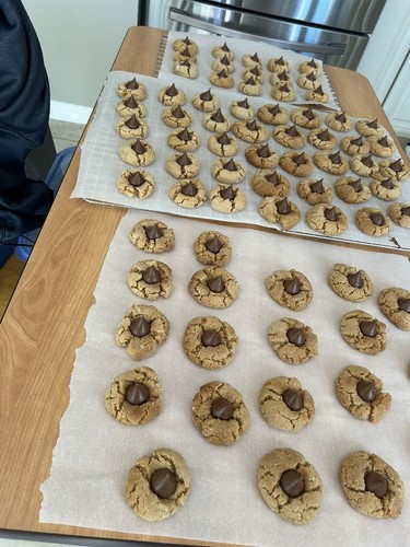 2 Dozen Homemade Peanut Butter Blossoms Cookie. Kiss Cookies. (24)