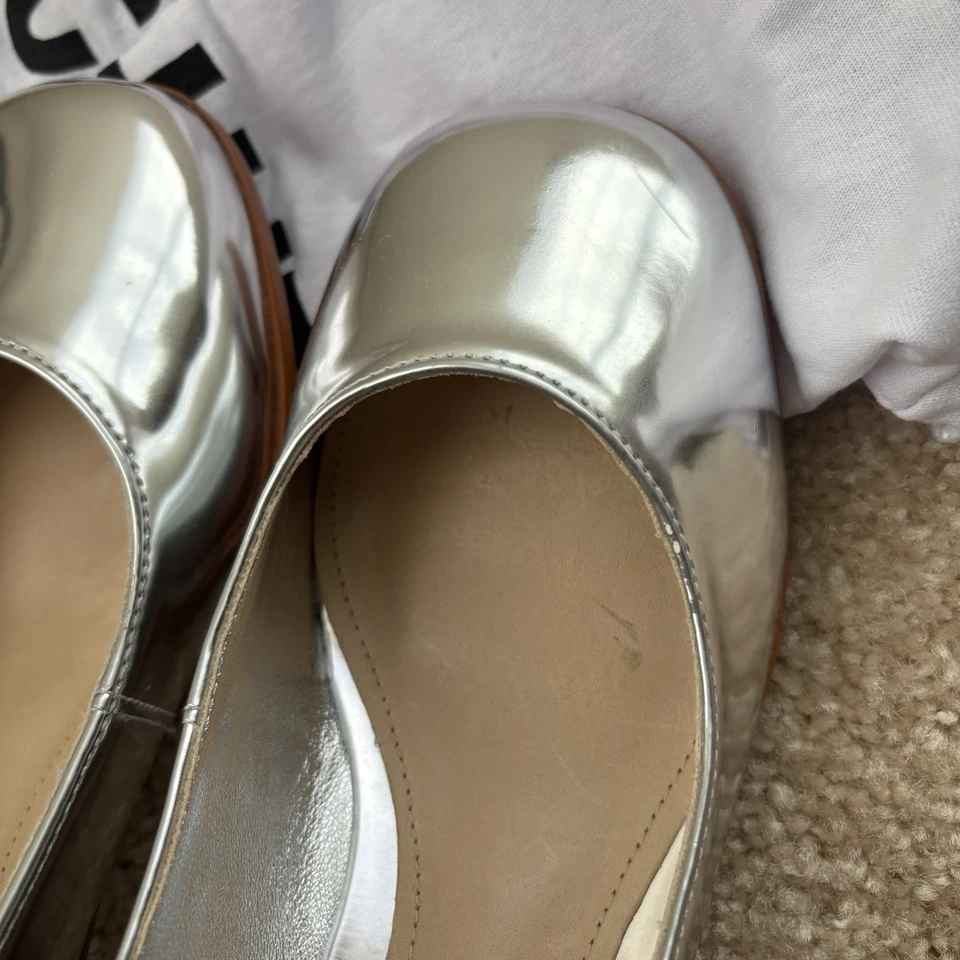 Zapatos de salón Schutz Dorothy para mujer de cuero plateado metálico Foto 2 de 4