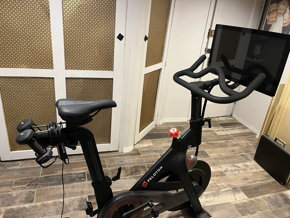 RB1VQ Peleton Exercise Bike - Image 2 of 4