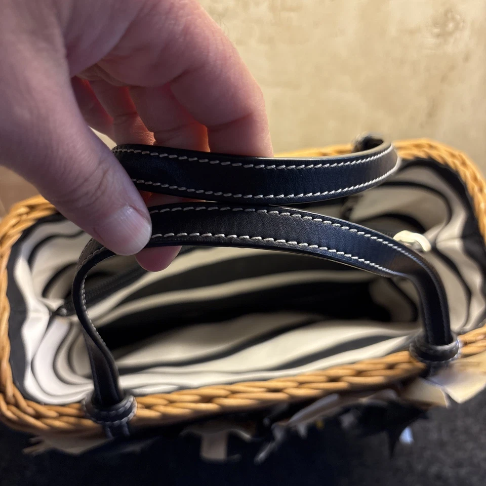 Bolso de Mano Kate Spade Vintage Flor de Mimbre Raro Cesta de Paja Negro/Crema Flores Foto 3 de 4