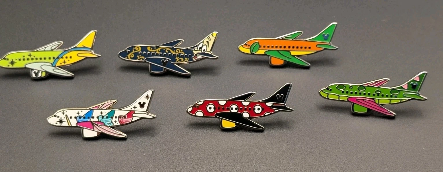 Disney Pin Set Hidden Mickey Character Planes With Chaser Elliot - 6 Pins