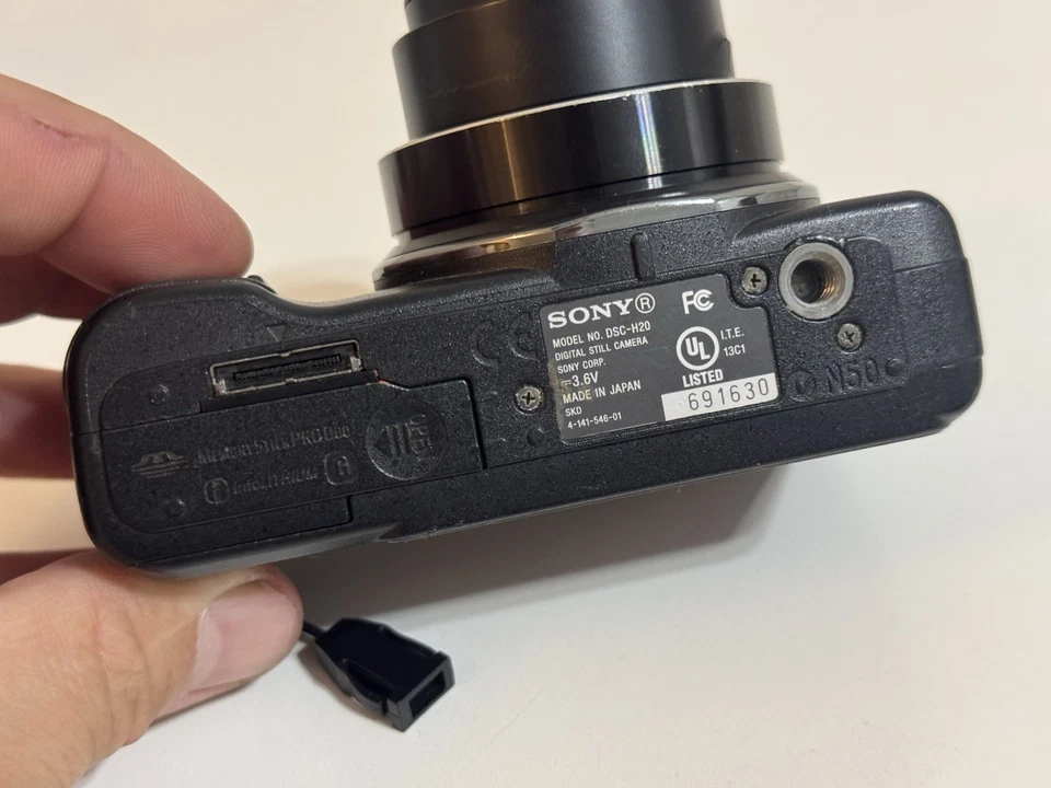 Cámara digital compacta Sony Cyber-shot DSC-H20 10,1 MP, cargador y batería y tarjeta Foto 3 de 3