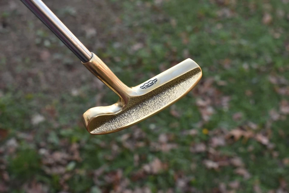 Stunning Gold Wilson GM 880B Blade Putter / Milled Engraved B Knuckles / RH 35" - Image 4 of 4