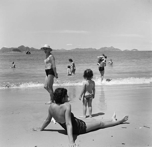 Beach Goers At Copacabana Beach In Rio De Janeiro Brazil 1950 Old Photo 10 Ebay