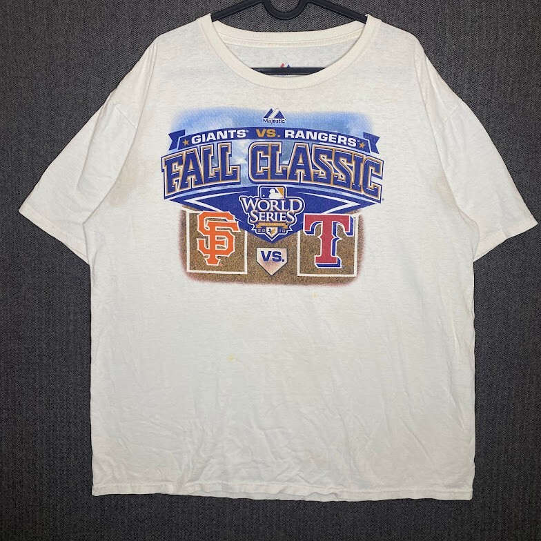 945 Majestic 【L】ヴィンテージ 野球ウェアグレ Majestic Tshirt Men's Large White Graphic Print Fall Classic MLB