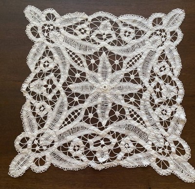 BEAUTY Hand Made Antique Battenberg Lace Centerpiece Large Doily 15''