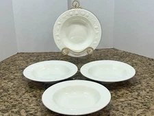 Set Of 4 Windsor Browne Italy 9.5”white embossed fruit & Vine Pasta/ Soup Bowls
