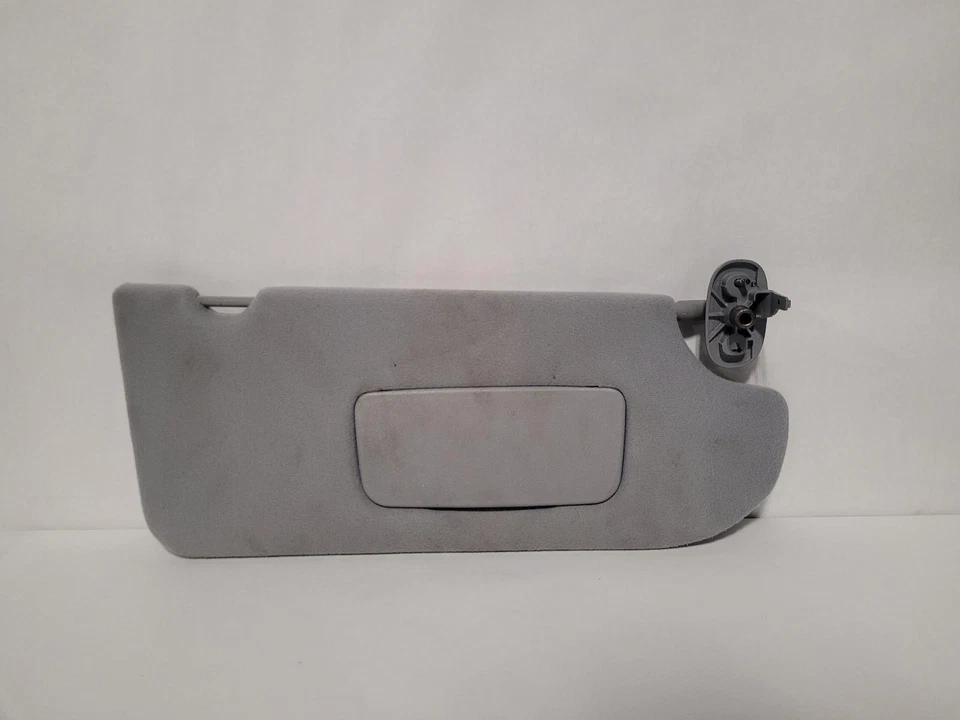 Quebra-sol direito usado serve: 2011 Mitsubishi Galant grau direito B - Imagem 2 de 4