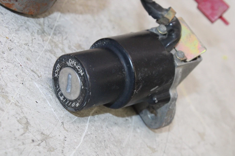 85-00 YAMAHA XT350 OEM ЗАМОК КОМПЛЕКТ ГЛАВНОГО ЗАЖИГАНИЯ W КЛЮЧ ПЕРЕКЛЮЧАТЕЛЬ КРЫШКА БЕНЗОБАКА - Изображение 3 из 4
