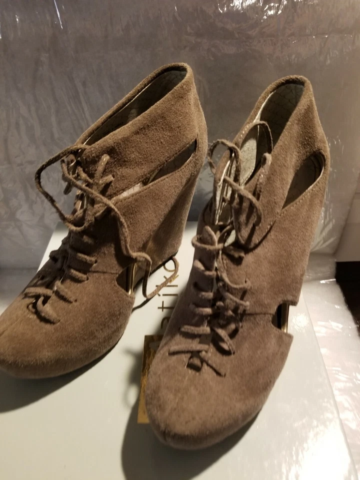 Botas cunha Matiko Yumie em bege tamanho 8  - Imagem 4 de 4