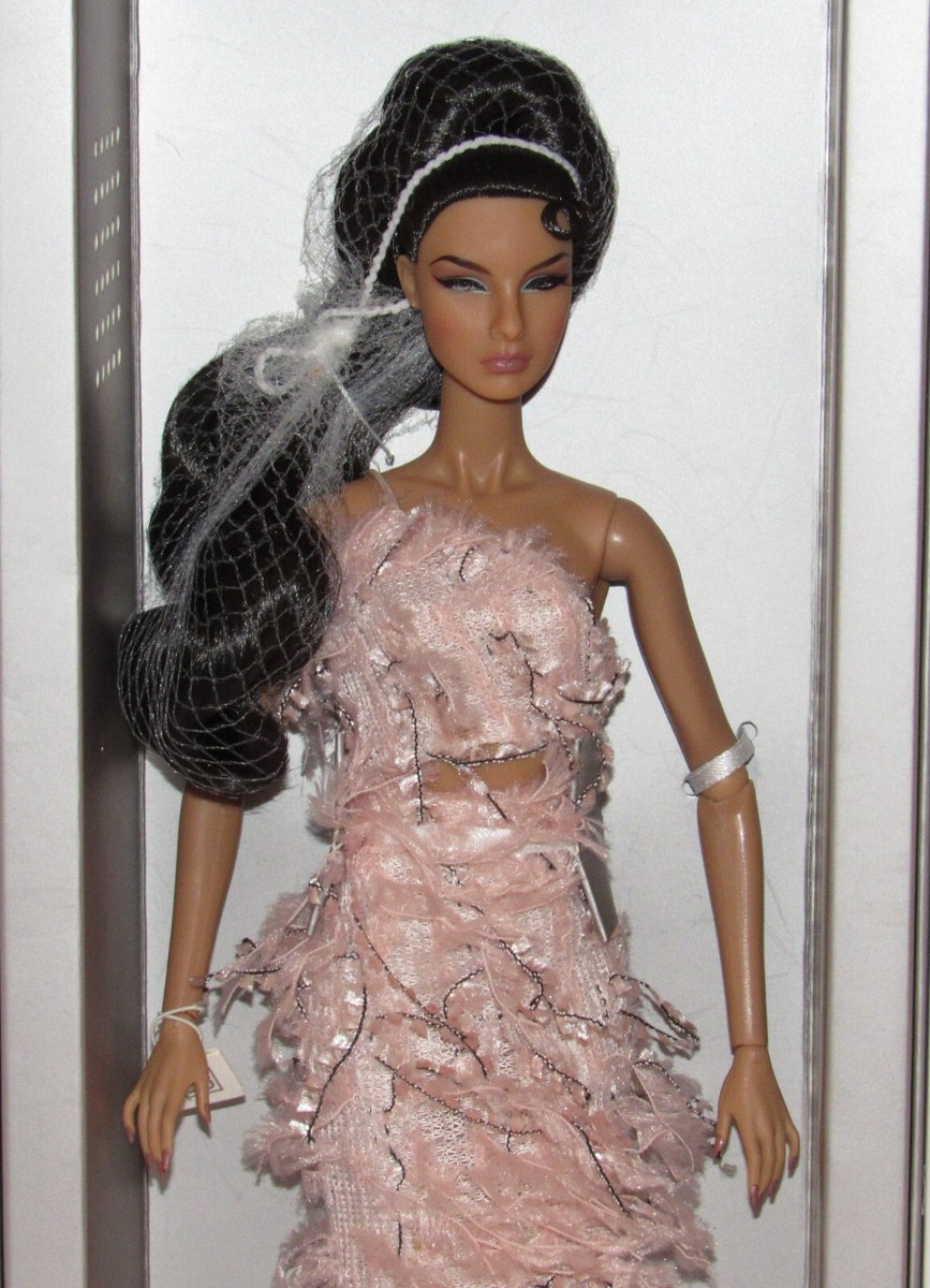 Poupée Agnes Up With A Twist – Fashion Royalty Integrity Toys – Collection