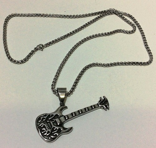 COLLANA CIONDOLO ACCIAIO CHITARRA ROCK GUITAR NECKLACE MODA - Picture 5 of 7
