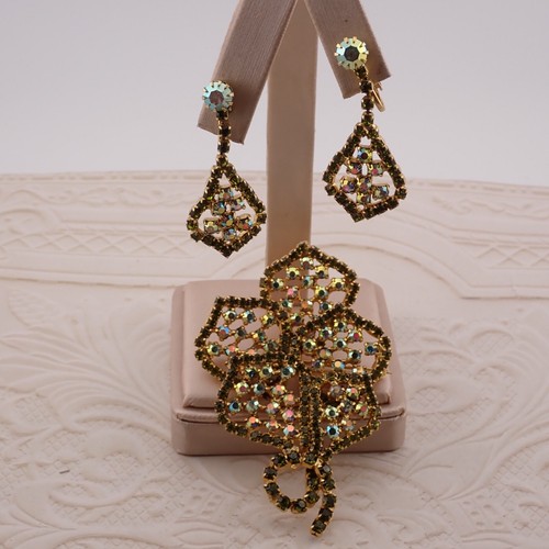 VTG Olive Green AB Rhinestone Layered Flower Bouquet Gold Tone Pin Earring Set - Picture 5 of 5