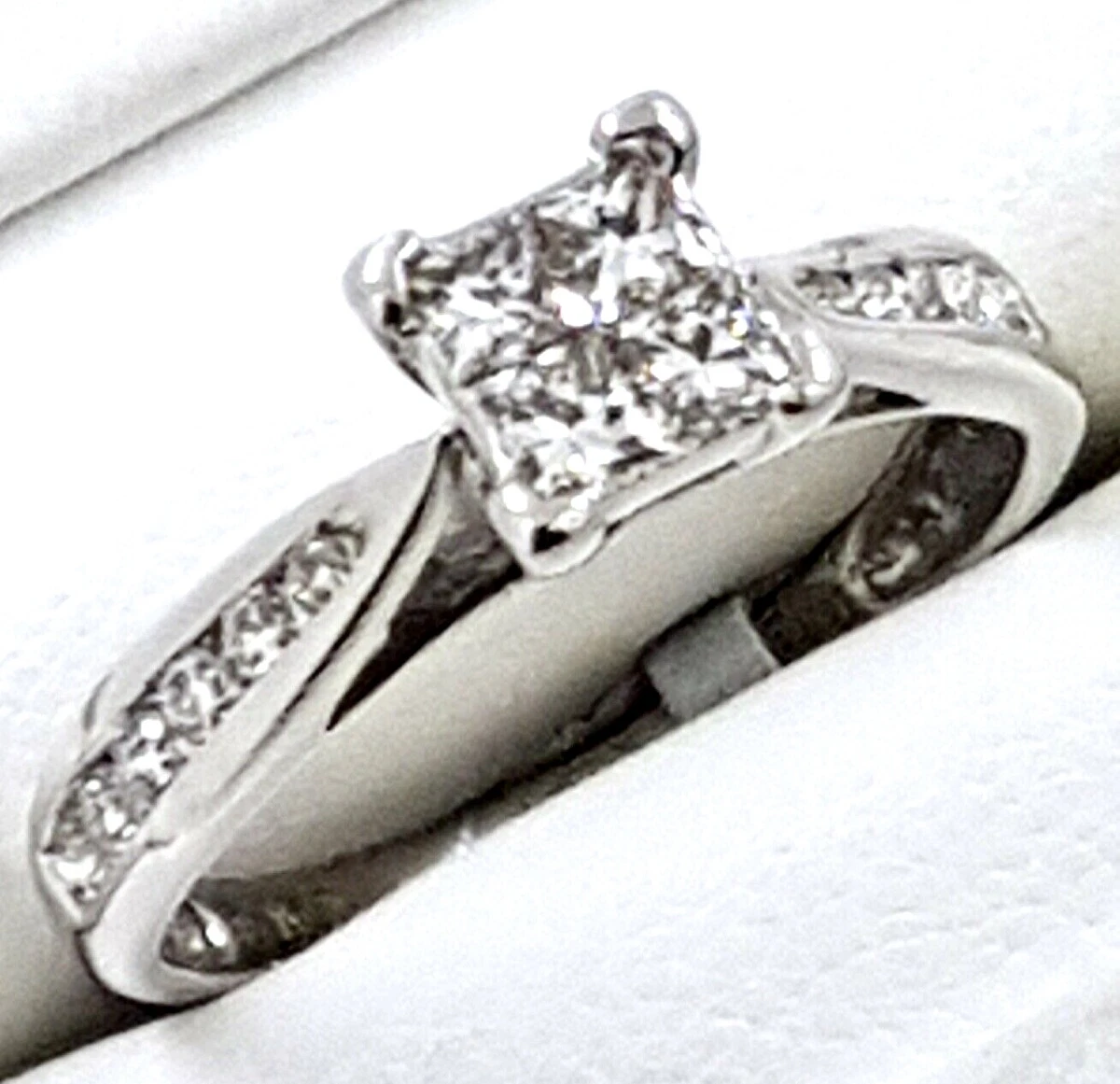 9k Diamond RING 375 white gold TDW 0 50ct 4 x Princess cut 12 x Round cut