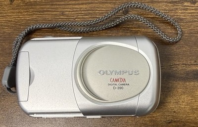 Olympus Camedia D-390 Digitalkamera, 2.0 MP, silber