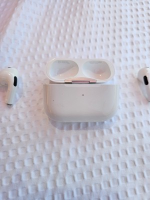 Apple AirPods Pro 2nd Gen A2698 - Earbuds With Case. Works Great