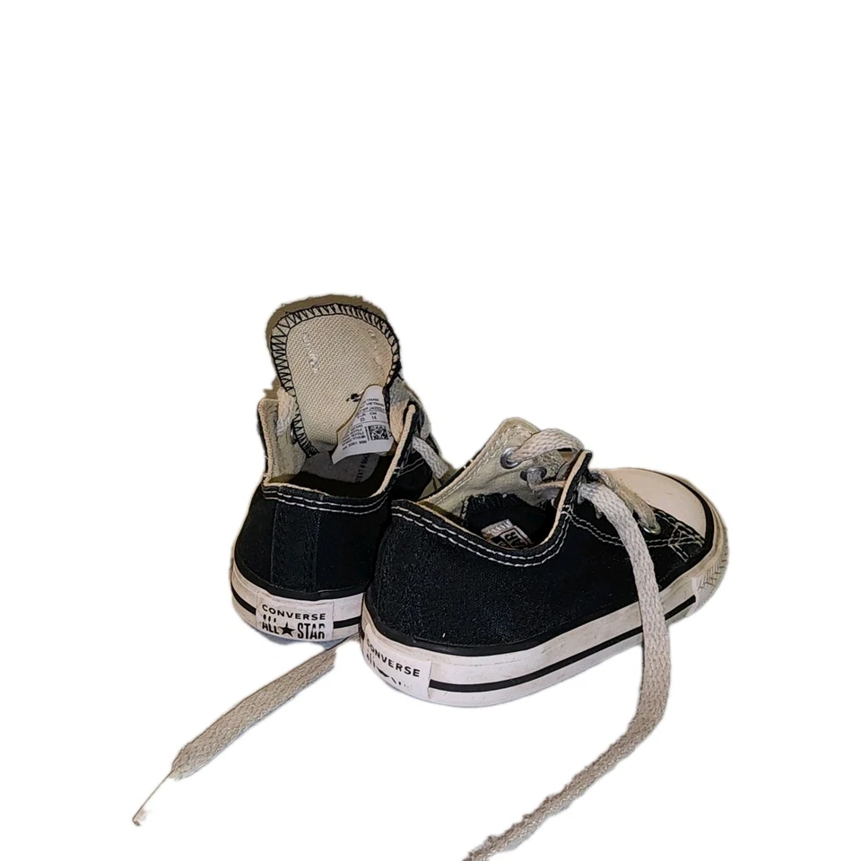 Zapatos Converse negros para bebés pequeños talla 7 camisetas bajas Foto 2 de 4