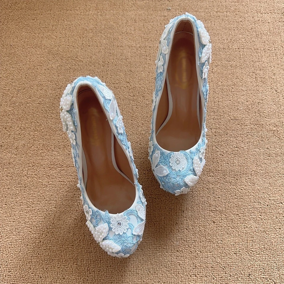 Zapatos de novia de encaje azul claro flor perla, tacón súper alto con platfo Foto 3 de 4