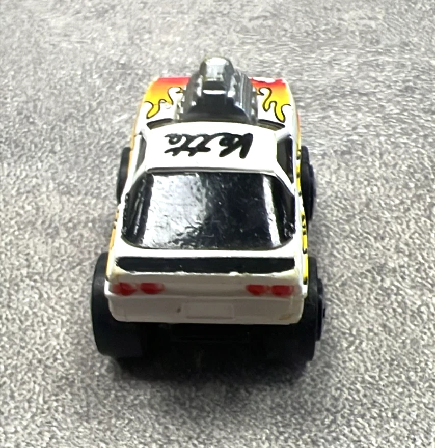 MICRO MACHINES ROAD CHAMP MINI MONSTER WHEELS WHITE/FIRE CHEVY CORVETTE 87 (SC1) - Immagine 4 di 4