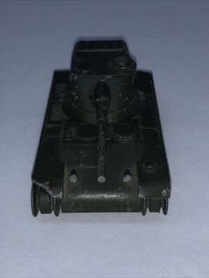 ANCIEN TANK MINIATURE militaire jouet DINKY TOYS vintage char AMX 80C