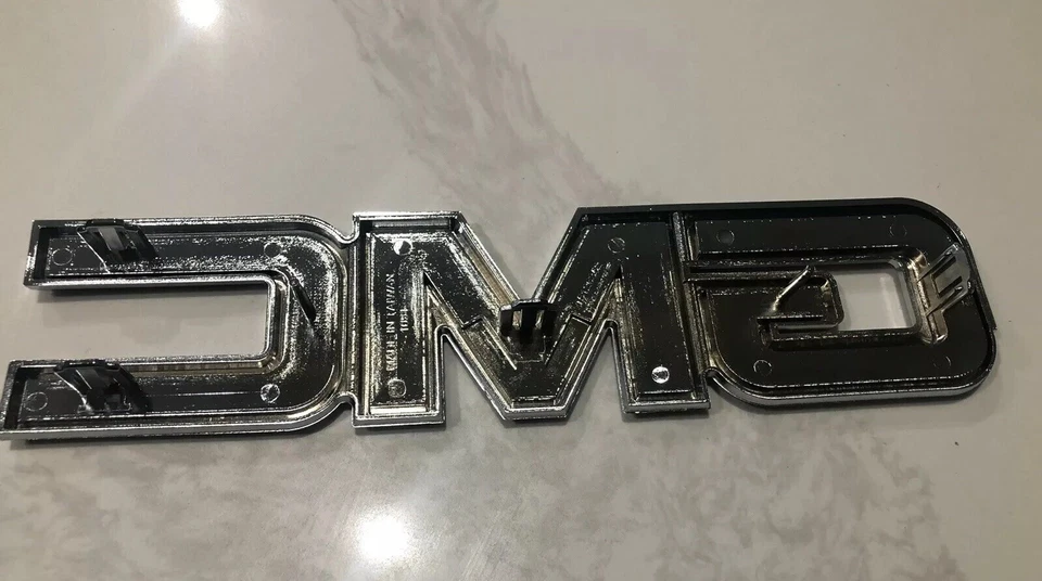 GM PARRILLA DELANTERA GMC INSIGNIA EMBLEMAS 2007-2014 SIERRA 2007-2015 ACADIA 22761717 Foto 2 de 4