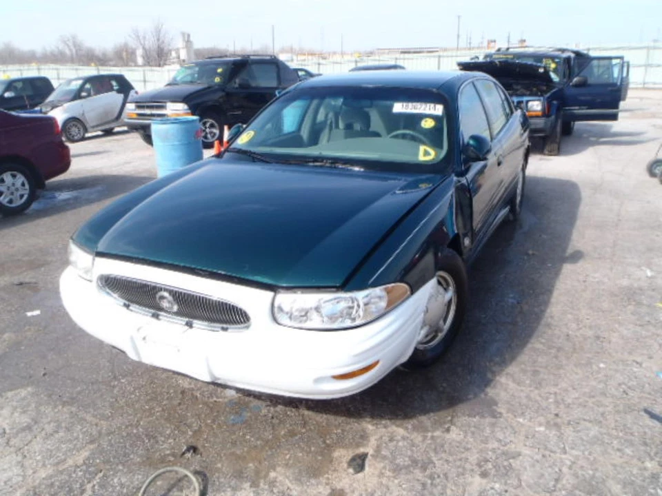 Used Washer Fluid Reservoir fits: 2000 Buick Lesabre  Grade A Foto 2 de 4