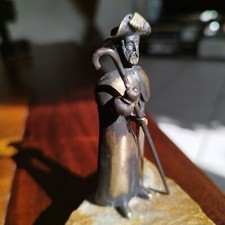 Statuette Bronze "Pellerin". Hauteur Totale Avec Le Socle En Pierre :10cm