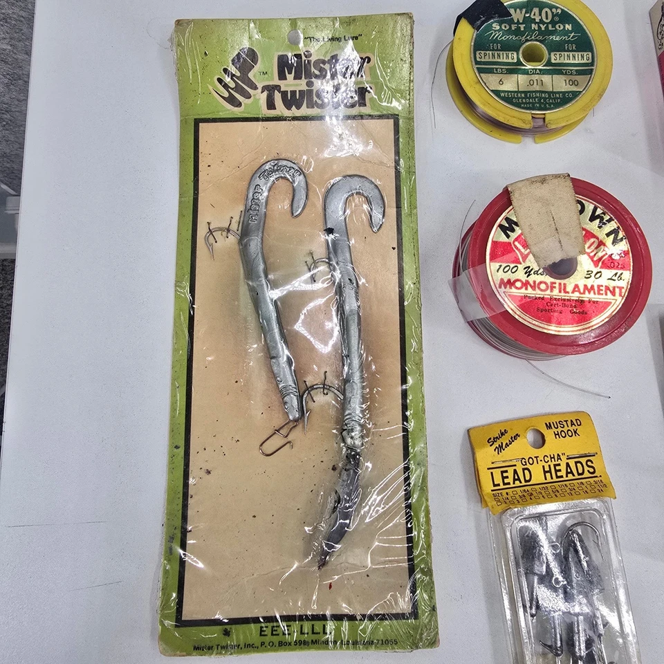 Lote de línea de ganchos señuelos de pesca vintage Mister Twister Scampi Marty's Mighty Mouse Foto 2 de 4