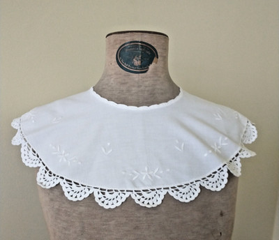 Vintage White Cotton W/ White Embroidery Detachable Circle Collar