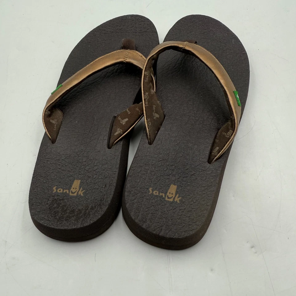 Sandalias chanclas Sanuk de dos tonos para mujer talla 6 marrón con plantilla suave de goma Foto 4 de 4
