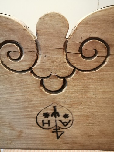 antique dining chair From The 16th Century Italian Carved Unusual Branding - Picture 3 of 8