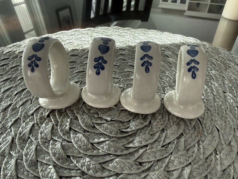 Pfaltzgraff Yorktowne Footed Napkin Rings Blue Hearts set of 4 Vintage