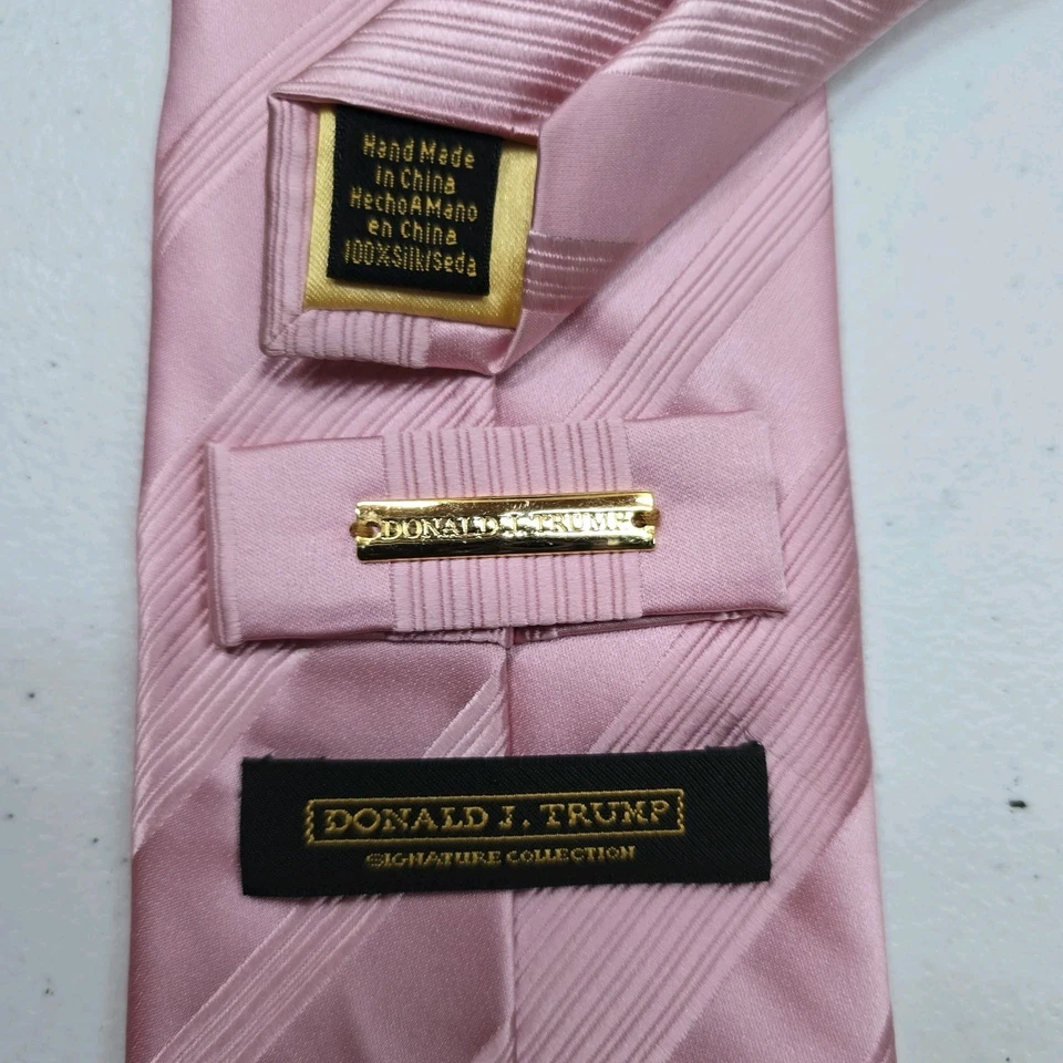 Corbata de seda a rayas rosas logotipo de barra dorada Donald Trump Signature Collection Foto 3 de 4