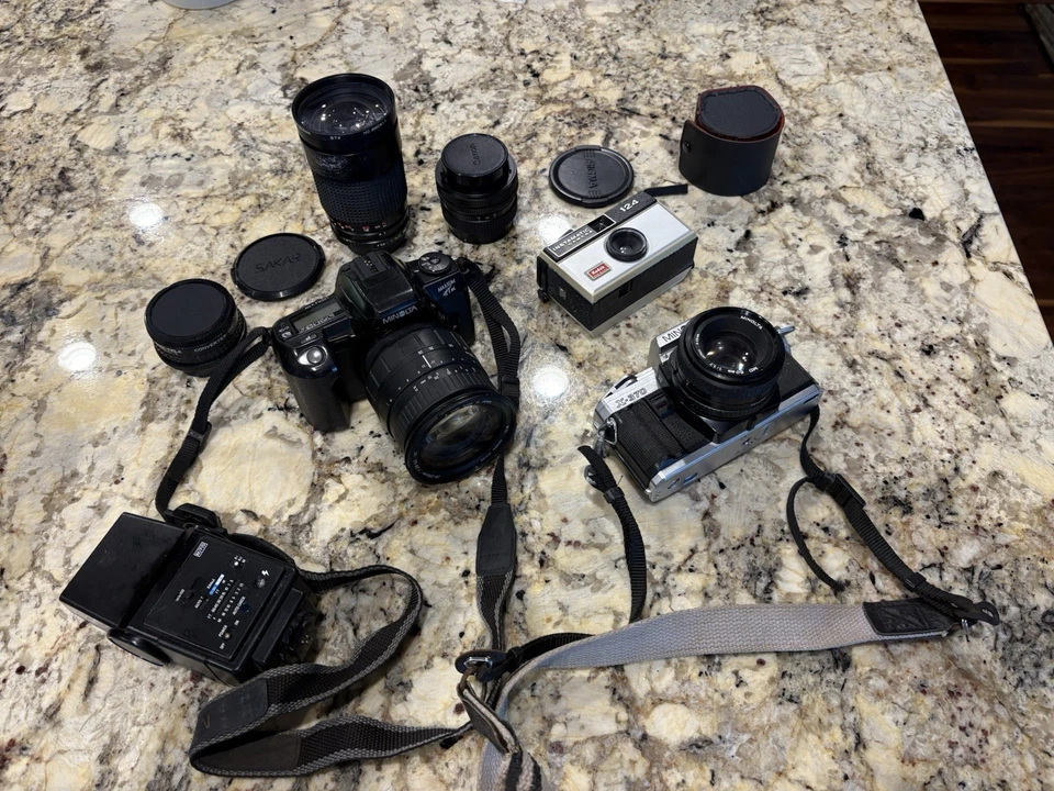 Lote de cámaras y lentes vintage para piezas Foto 2 de 4