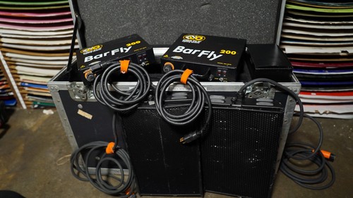 Kino Flo Bar-Fly 200 Light Kit W/2 fixtures & Hard Traveling Case - Picture 4 of 5
