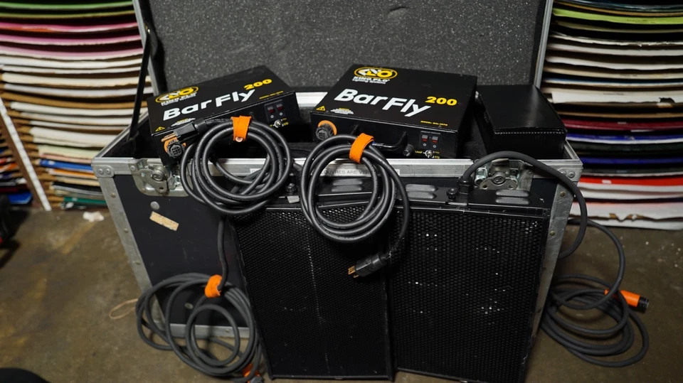 Kino Flo Bar-Fly 200 Light Kit W/2 fixtures & Hard Traveling Case - Image 4 of 4