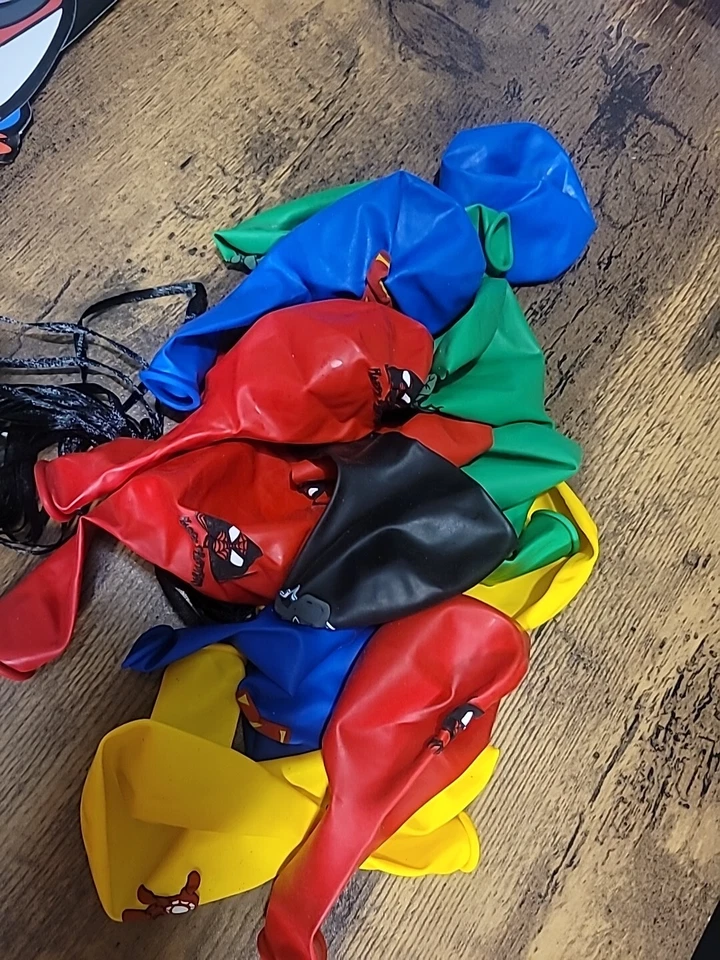 Decoraciones de cumpleaños de superhéroes Banner CakeCupcake Topper Globos DC Y MARVEL Foto 3 de 4