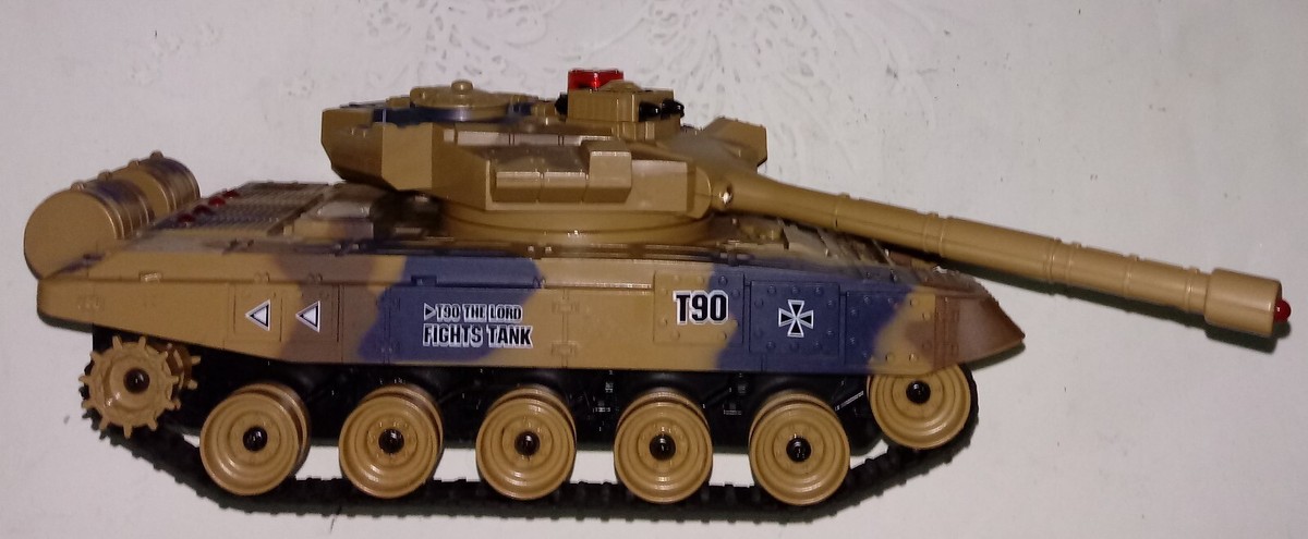 The load fights tank 戦車のおもちゃ Pre-Owned Battle Russian Tank Set, 1:24 Scale, T90 “The Lord