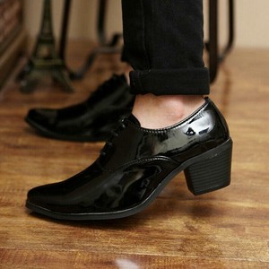 zapatos de tacón para hombres
