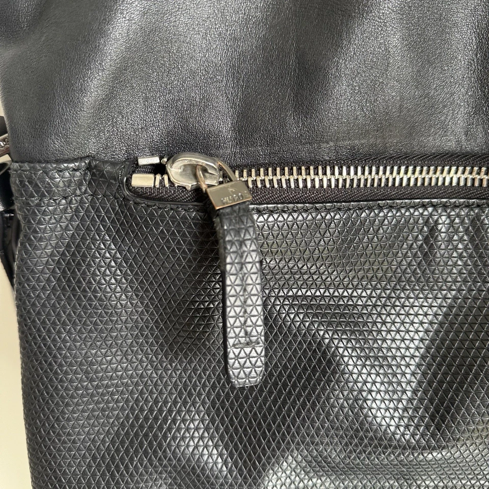 Bolso de Mano Hugo Boss Grande Negro Con Lados a Rayas de Cuero Foto 4 de 4