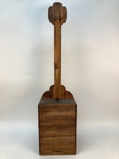 Instrument de musique traditionnel en bois vintage japonais sur pied Shimasen