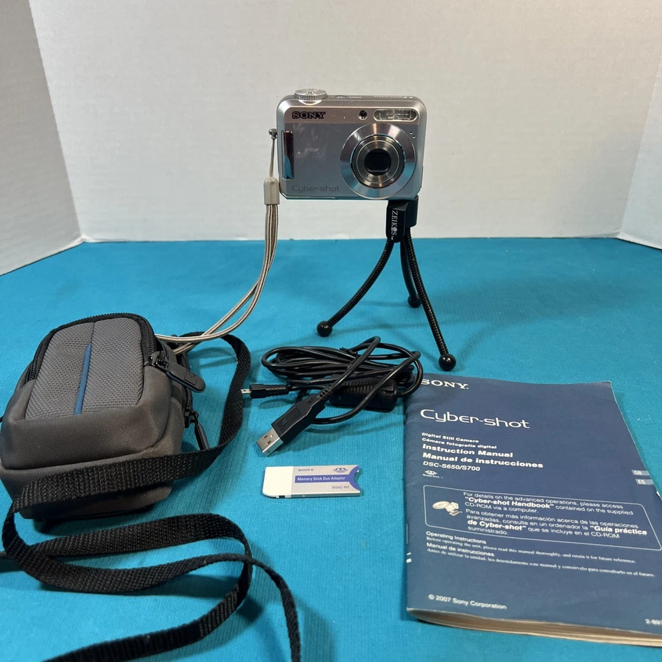 Sony Cyber-Shot DSC-S700 7.2MP Digital Camera, Cable, Manuel, Case SILVER WORKS  - Image 2 of 4
