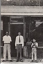 Against the Grain : Southern Radicals and Pro...