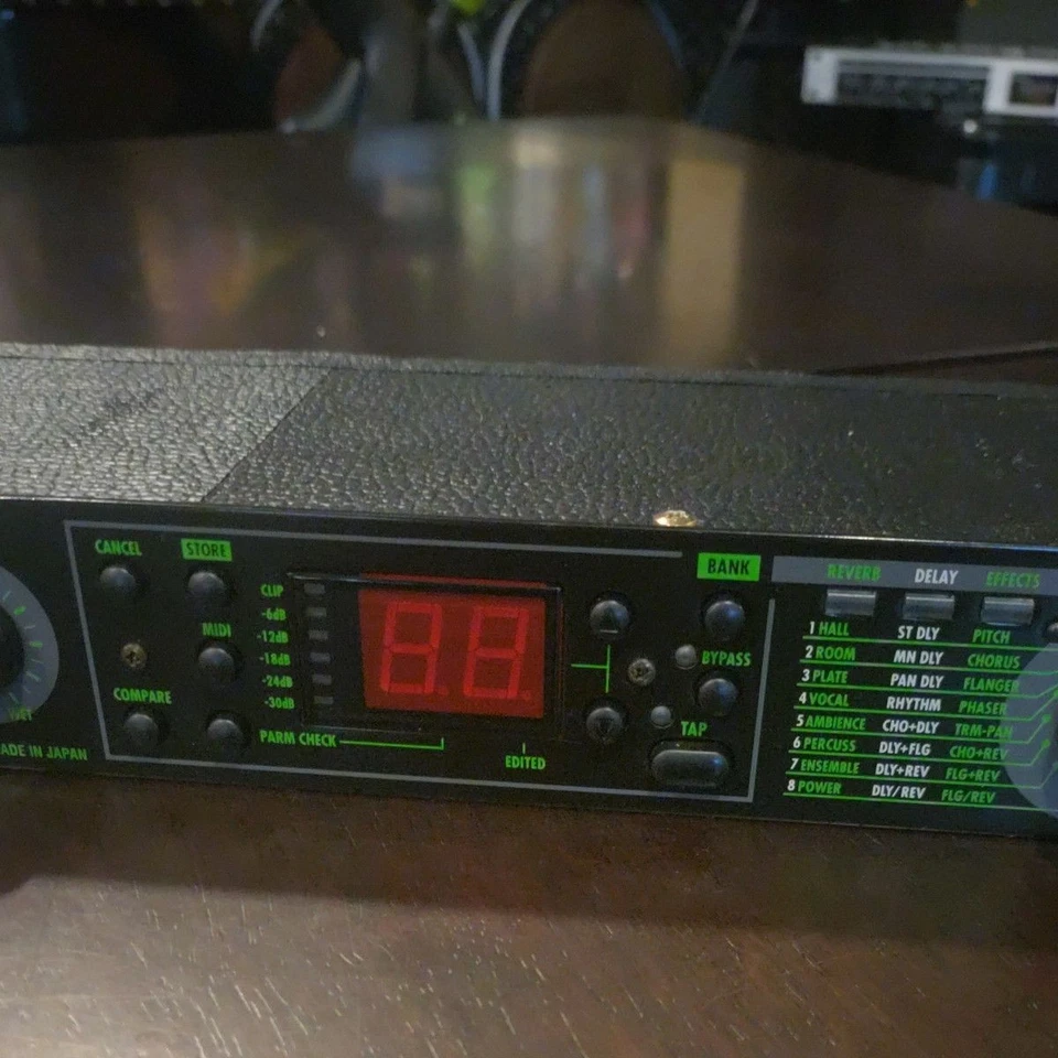 USED ZOOM RFX-2000 Digital Reverb Guitar 1U Rack Unit Multi Effects - Image 4 of 4