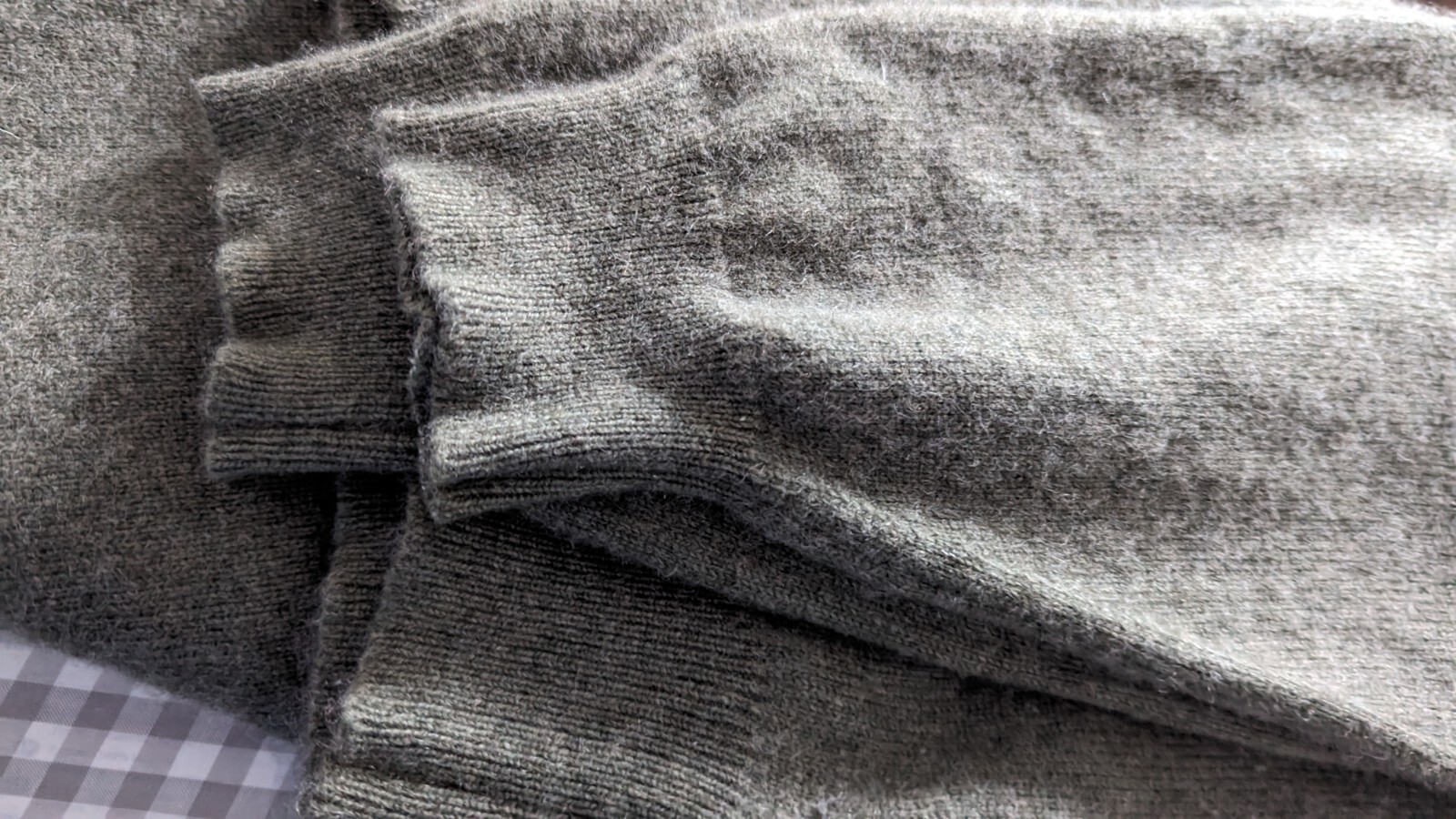 Mens Cashmere jumper Johnston's cashmere green. Excellent condition. 48