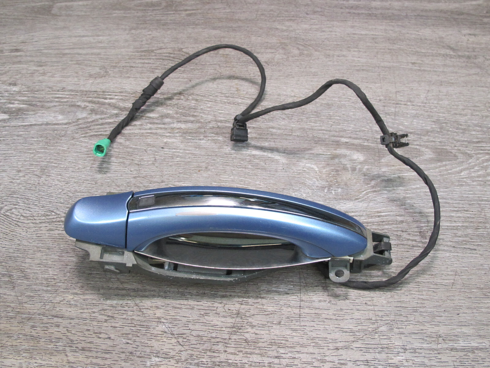 2006-2012 BENTLEY FLYING SPUR FRONT RIGHT PASS SIDE EXTERIOR DOOR HANDLE BLUE