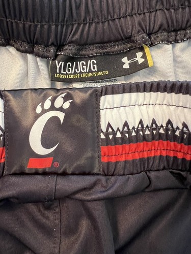 University of Cincinnati Under Armour Gym Shorts Youth Large YL Bearcats Boys - Picture 2 of 2