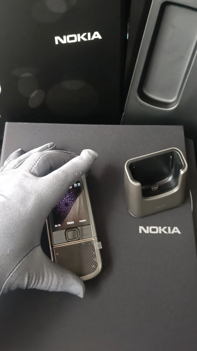 UNLOCKED - GENUINE NOKIA 8800 CARBON ARTE TITANIUM 8800a 4GB GSM
